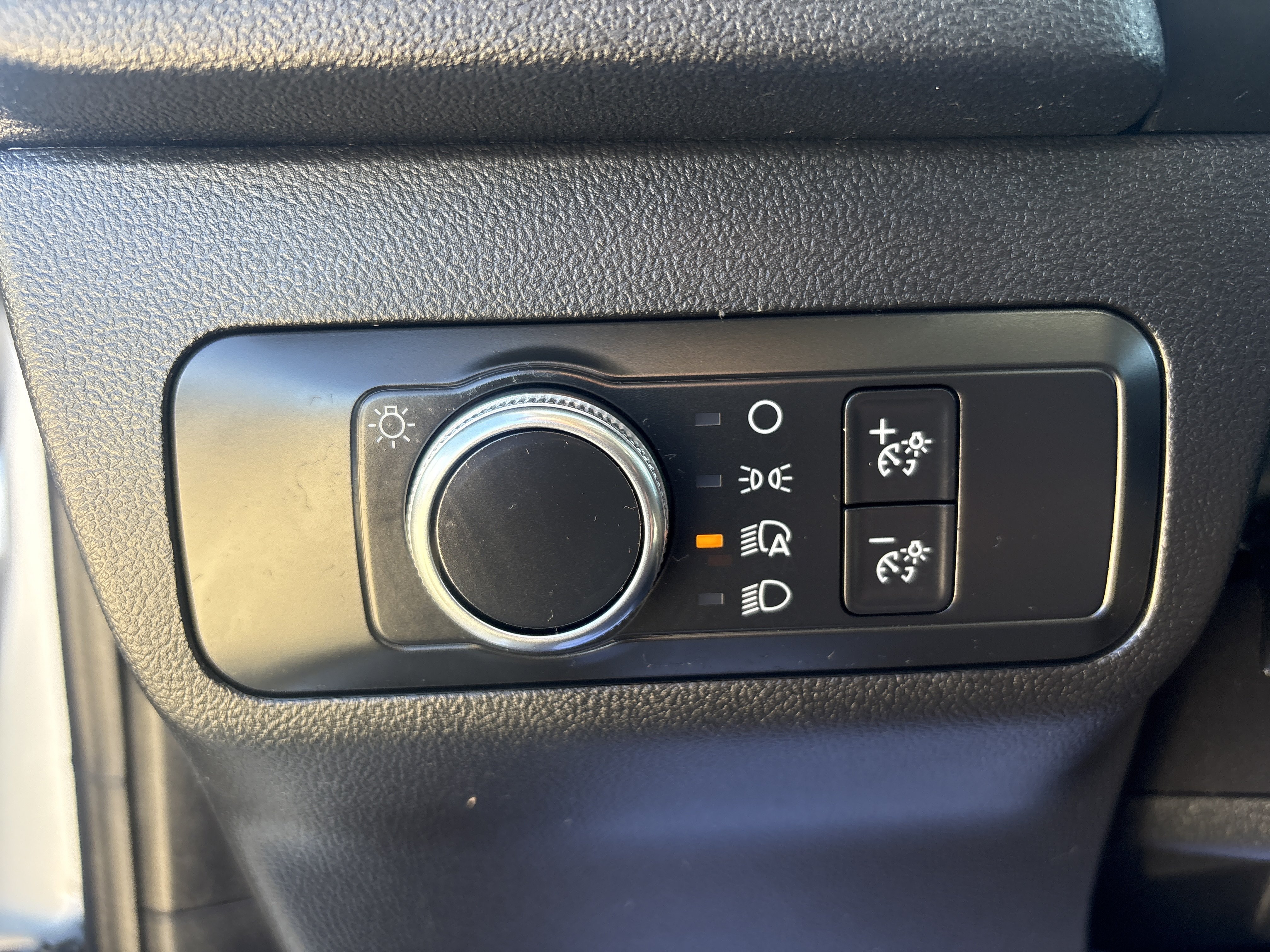 Used 2020 Ford Escape SE FWD image 10