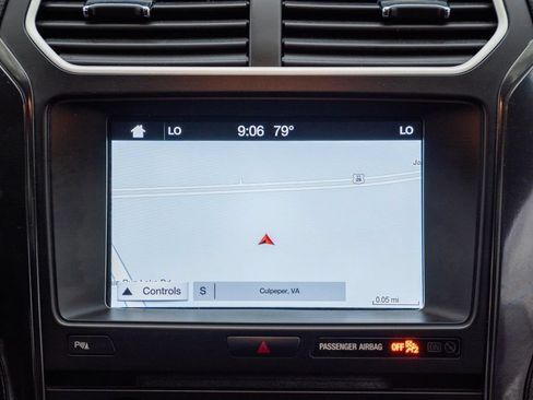 Used 2017 Ford Explorer XLT w/ Equipment Group 202A AWD/4WD image 23