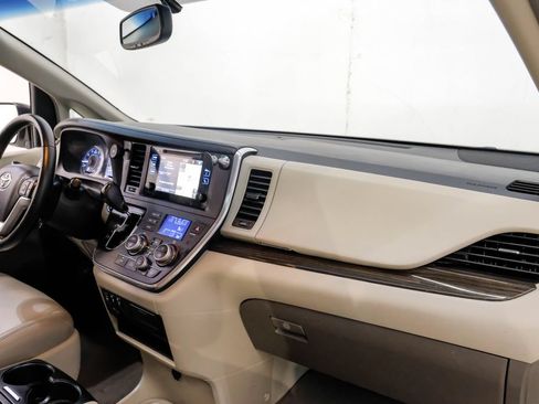 Used 2016 Toyota Sienna XLE w/ XLE Navigation Package FWD image 18