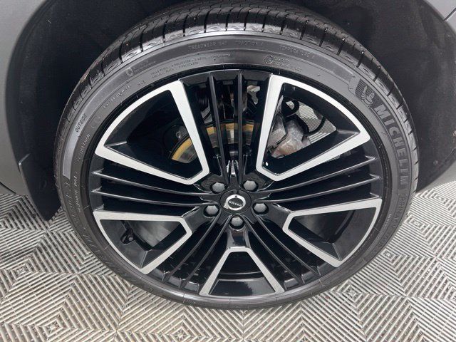 Certified 2023 Volvo XC40 B5 Ultimate w/ Protection Package Premier AWD/4WD image 10