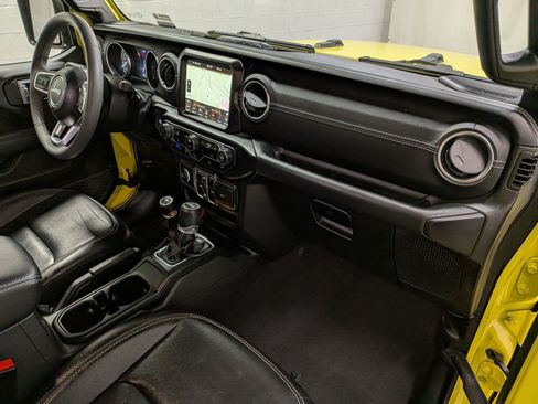 Used 2023 Jeep Wrangler Unlimited Sahara AWD/4WD image 33