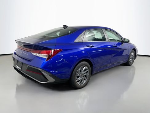 Used 2024 Hyundai Elantra SEL FWD image 4