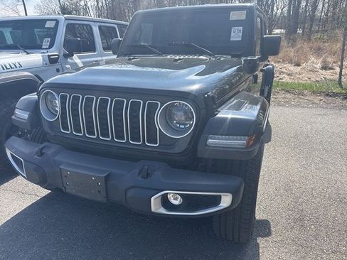 Used 2025 Jeep Wrangler Unlimited Sahara AWD/4WD image 6