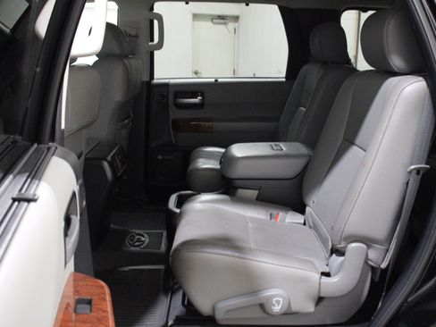 Used 2019 Toyota Sequoia Platinum AWD/4WD image 23