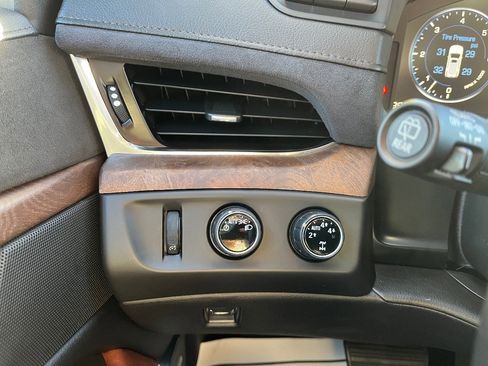 Used 2015 Cadillac Escalade Premium image 21
