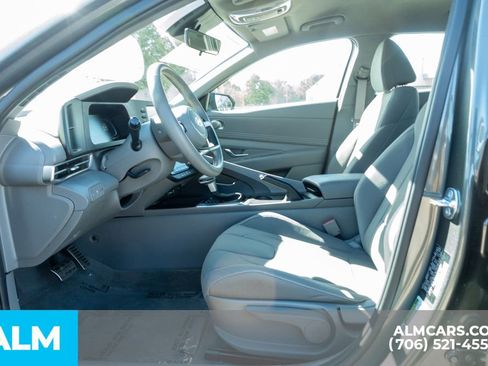 Used 2025 Hyundai Elantra Sport FWD image 17