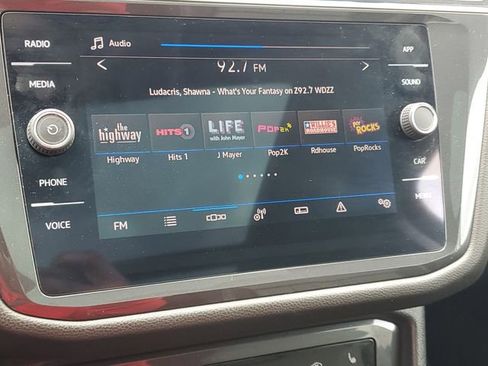 Used 2023 Volkswagen Tiguan SE w/ Panoramic Sunroof Package image 24