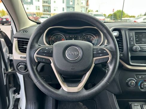 Used 2016 Jeep Cherokee Sport FWD image 20