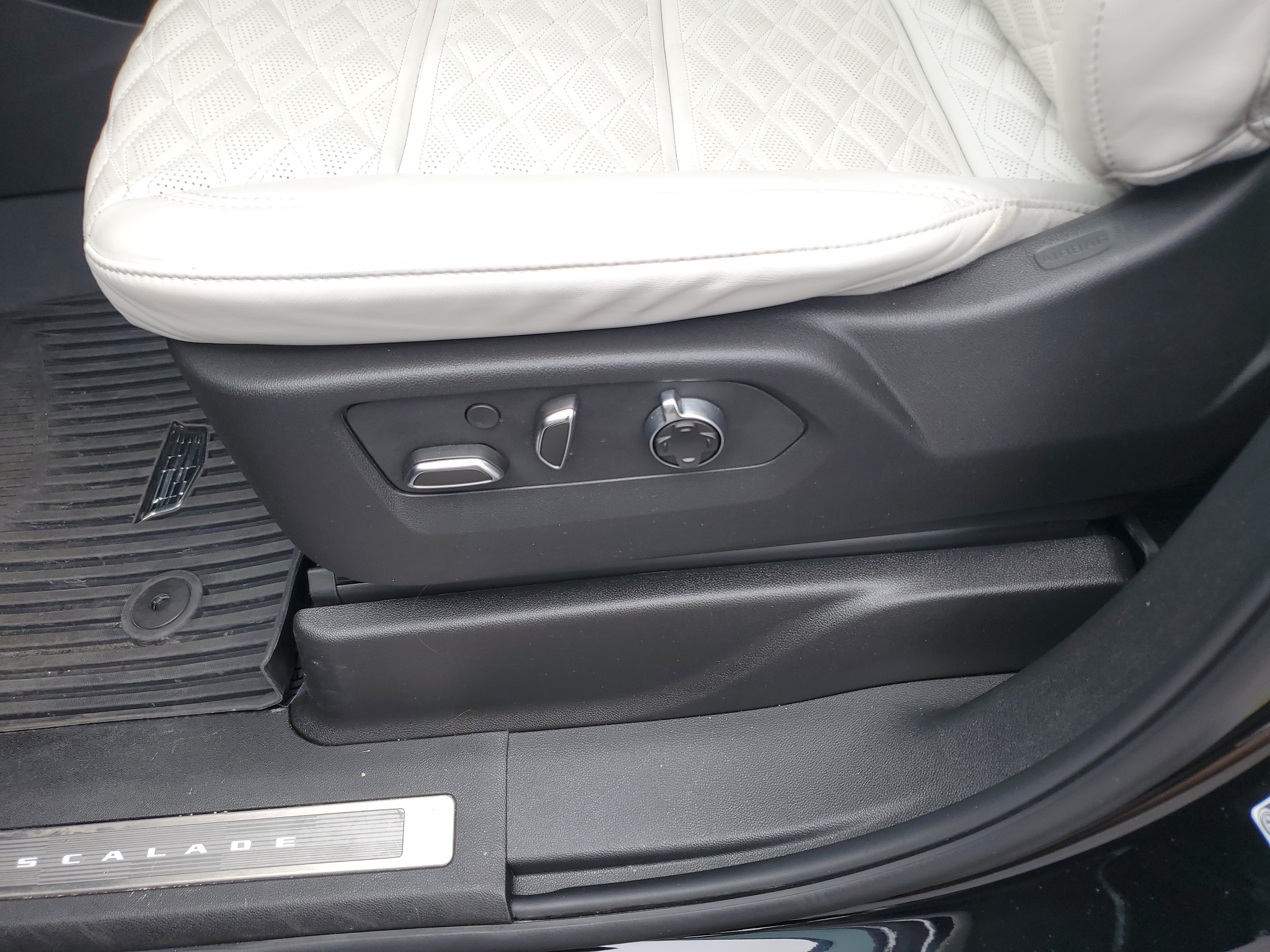 Used 2025 Cadillac Escalade ESV Sport Platinum w/ LPO, Floor Liner Package AWD/4WD image 19