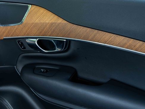 Used 2025 Volvo XC90 B6 Plus image 16