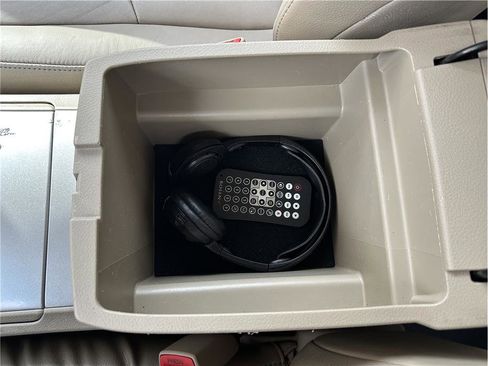 Used 2013 Toyota Highlander SE image 35