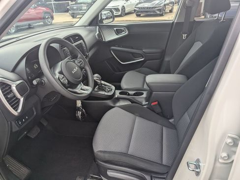 Used 2024 Kia Soul LX w/ Option Group 015 FWD image 13