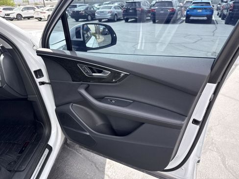Used 2023 Audi Q7 3.0T Premium Plus w/ Premium Plus Package AWD/4WD image 34