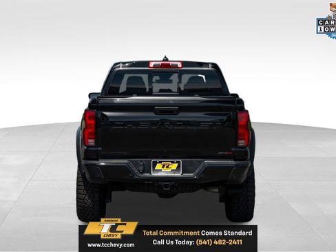 Used 2025 Chevrolet Colorado ZR2 w/ Technology Package AWD/4WD image 4