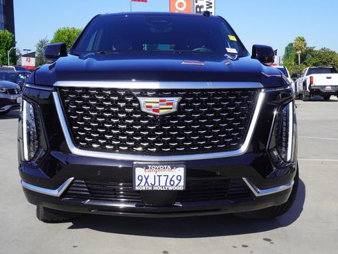 Used 2026 Cadillac Escalade ESV Luxury RWD image 3