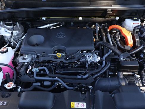 Used 2024 Toyota Venza LE image 12