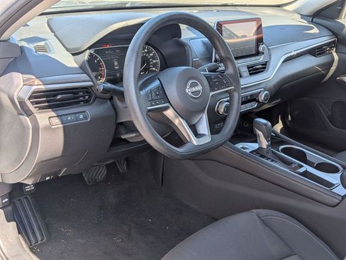 Used 2023 Nissan Altima 2.5 SV FWD image 10