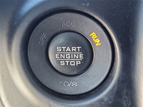 Used 2021 Jeep Gladiator Sport image 16