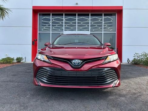 Used 2019 Toyota Camry LE image 2