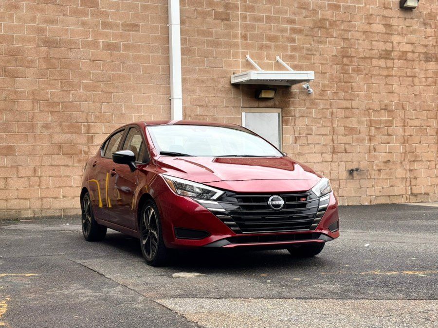 Used 2024 Nissan Versa SR FWD image 3