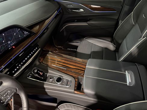 Certified 2023 Cadillac Escalade Premium Luxury w/ Performance Package AWD/4WD image 36