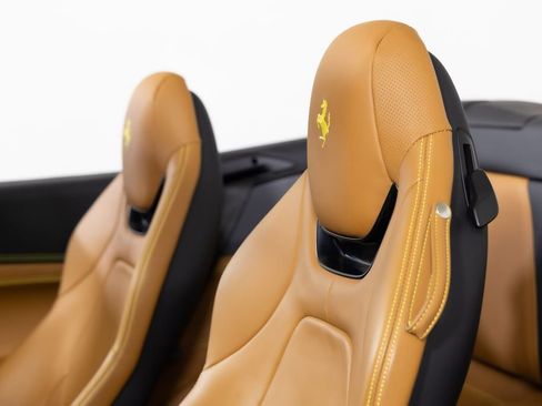 Used 2019 Ferrari Portofino image 42