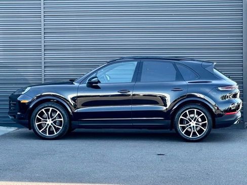 Certified 2024 Porsche Cayenne AWD/4WD image 2
