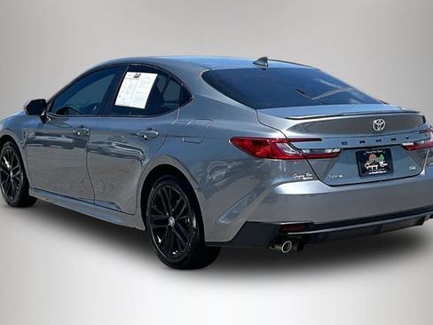 Used 2025 Toyota Camry SE FWD image 4