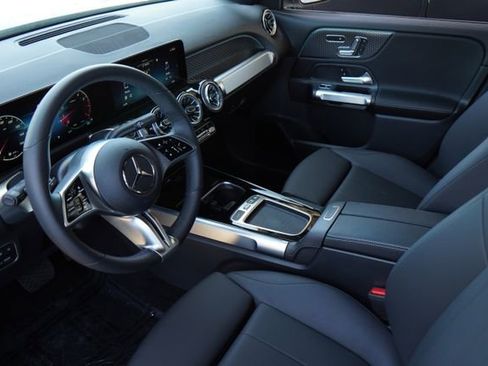 Used 2026 Mercedes-Benz GLB 250 image 2