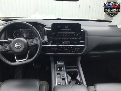 Used 2024 Nissan Pathfinder SL FWD image 12