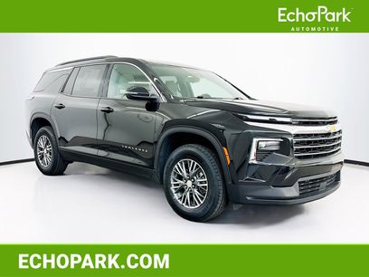 Used 2025 Chevrolet Traverse LT