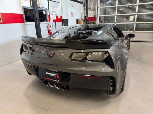Used 2015 Chevrolet Corvette Z06 w/ 3LZ Preferred Equipment Group image 6