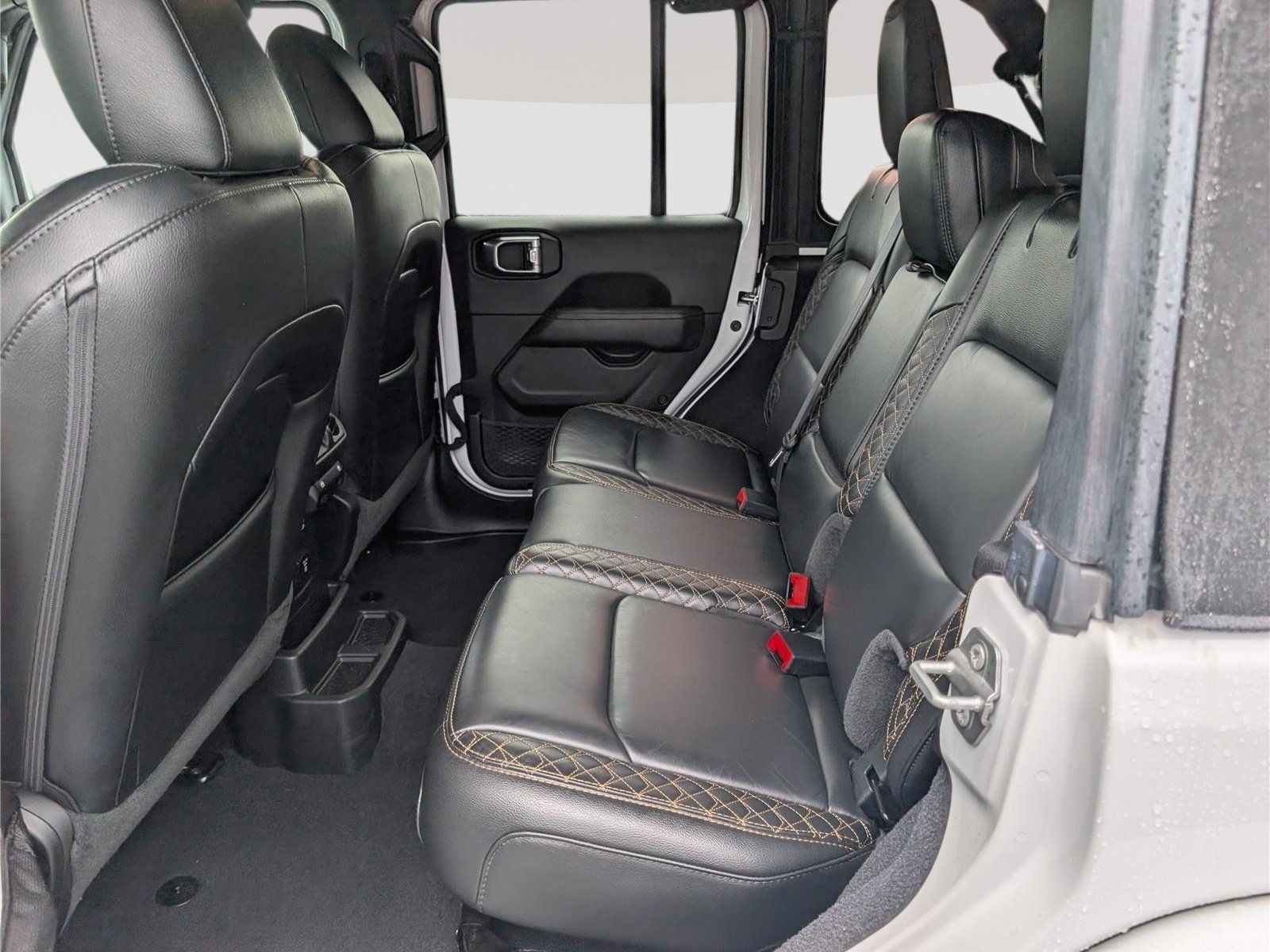 Used 2022 Jeep Wrangler Unlimited Sahara AWD/4WD image 14
