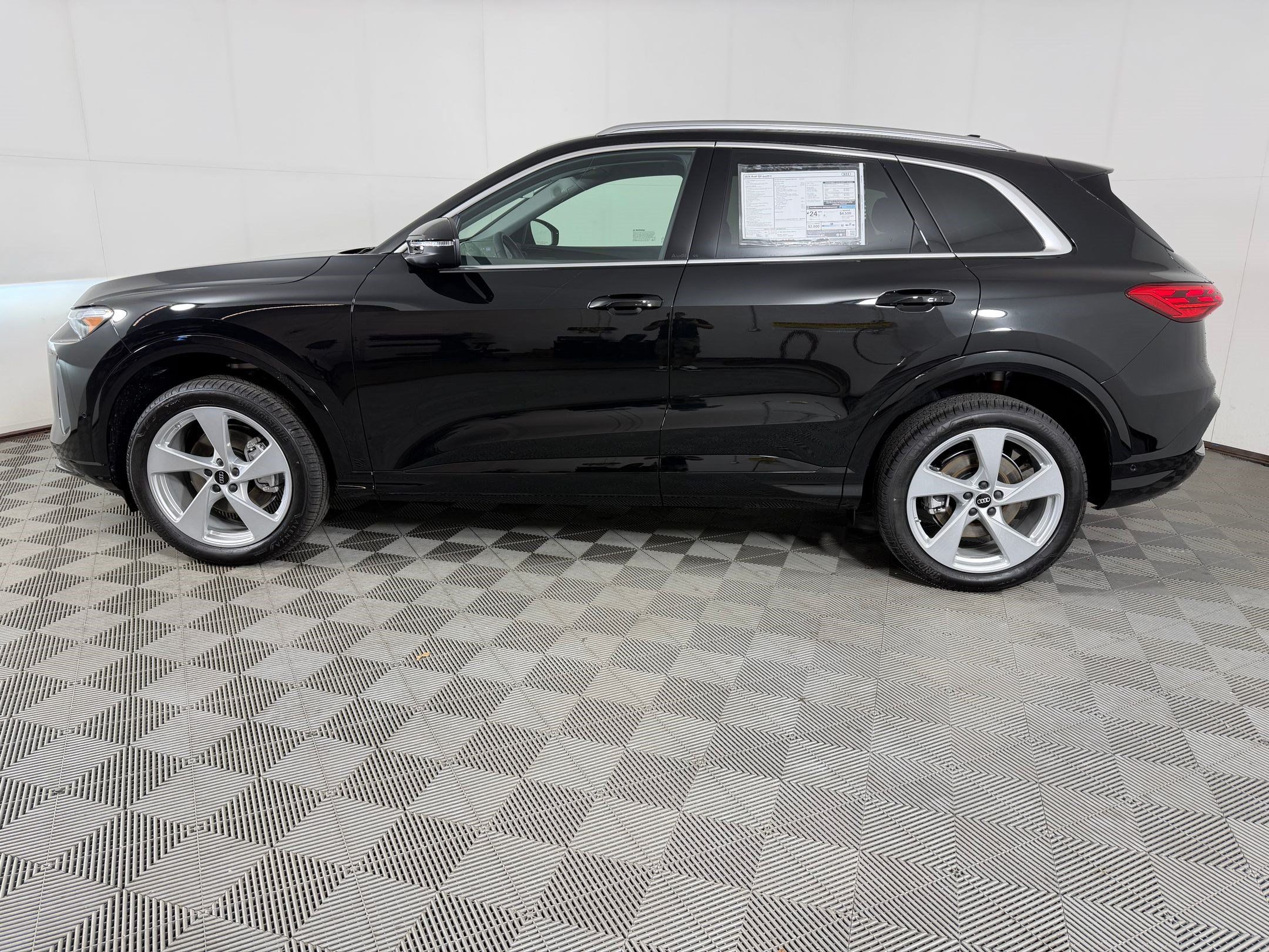 New 2026 Audi Q5 Premium Plus AWD/4WD image 2