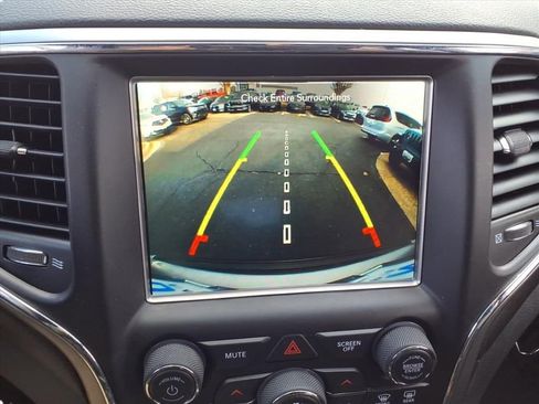 Used 2018 Jeep Grand Cherokee Altitude image 23