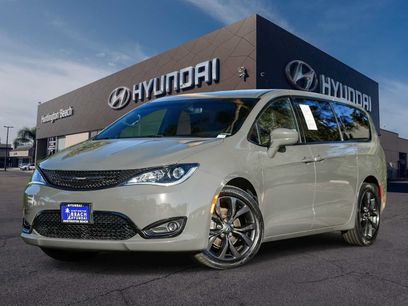 Used 2020 Chrysler Pacifica Touring w/ S Appearance Package