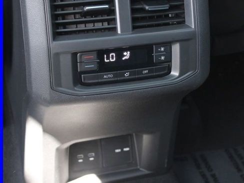 Used 2023 Volkswagen Atlas SEL AWD/4WD image 28