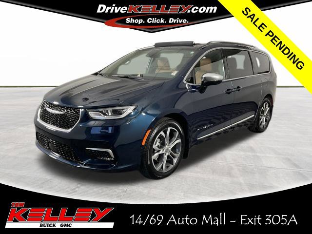 Used 2025 Chrysler Pacifica Pinnacle w/ Trailer Tow Group FWD image 1