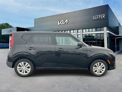 Certified 2022 Kia Soul LX image 9