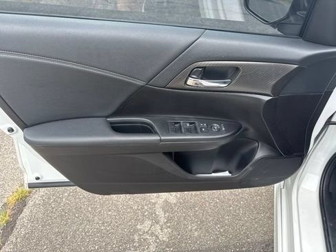 Used 2017 Honda Accord Sport image 14