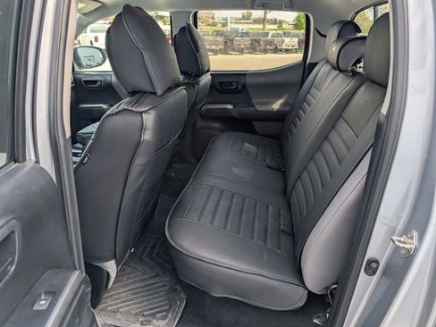 Used 2019 Toyota Tacoma SR5 RWD image 11