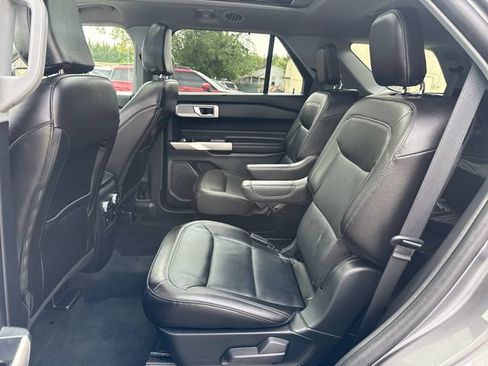 Used 2022 Ford Explorer Limited w/ Equipment Group 301A AWD/4WD image 25