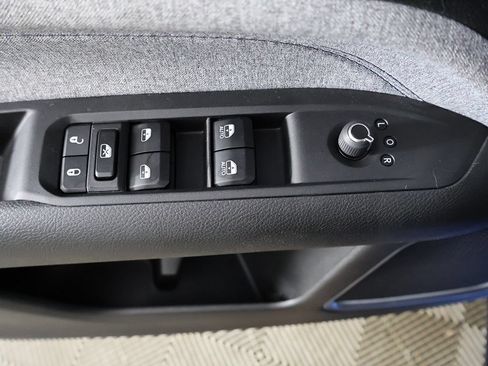 Used 2024 Jeep Compass Latitude AWD/4WD image 32
