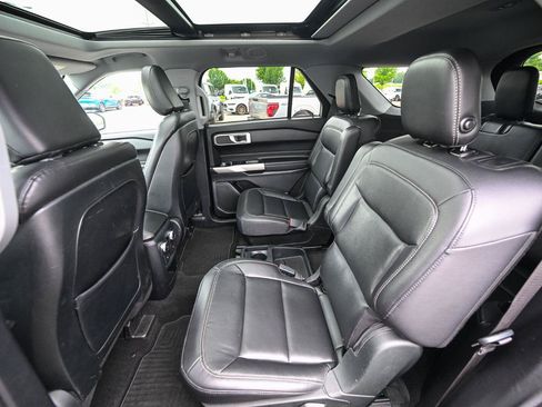 Used 2020 Ford Explorer XLT w/ Equipment Group 202A AWD/4WD image 23
