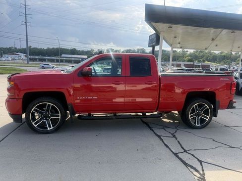 Used 2017 Chevrolet Silverado 1500 LT w/ LPO, Black Pack AWD/4WD image 4