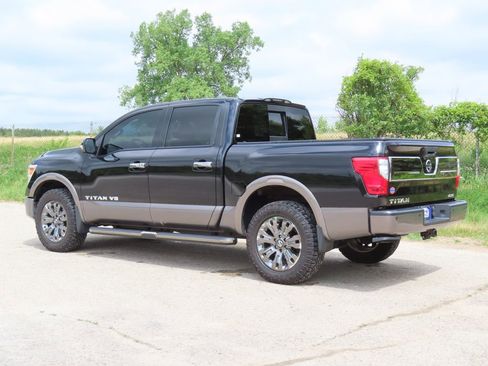 Used 2018 Nissan Titan Platinum Reserve AWD/4WD image 28