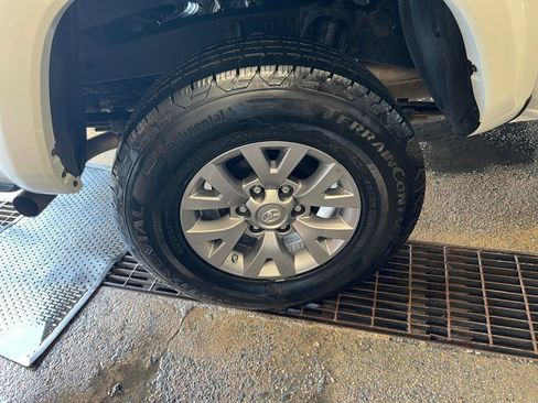 Used 2019 Toyota Tacoma SR5 image 27