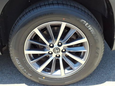 Used 2018 Toyota Highlander XLE FWD image 7