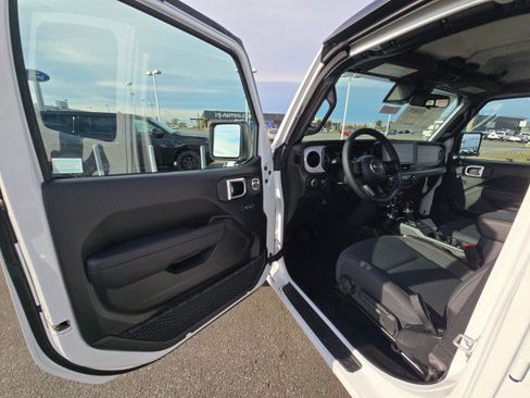 New 2025 Jeep Gladiator Sport image 21