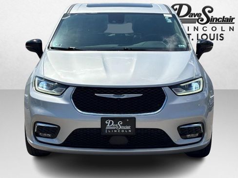 Used 2024 Chrysler Pacifica Limited w/ Trailer Tow Group AWD/4WD image 8